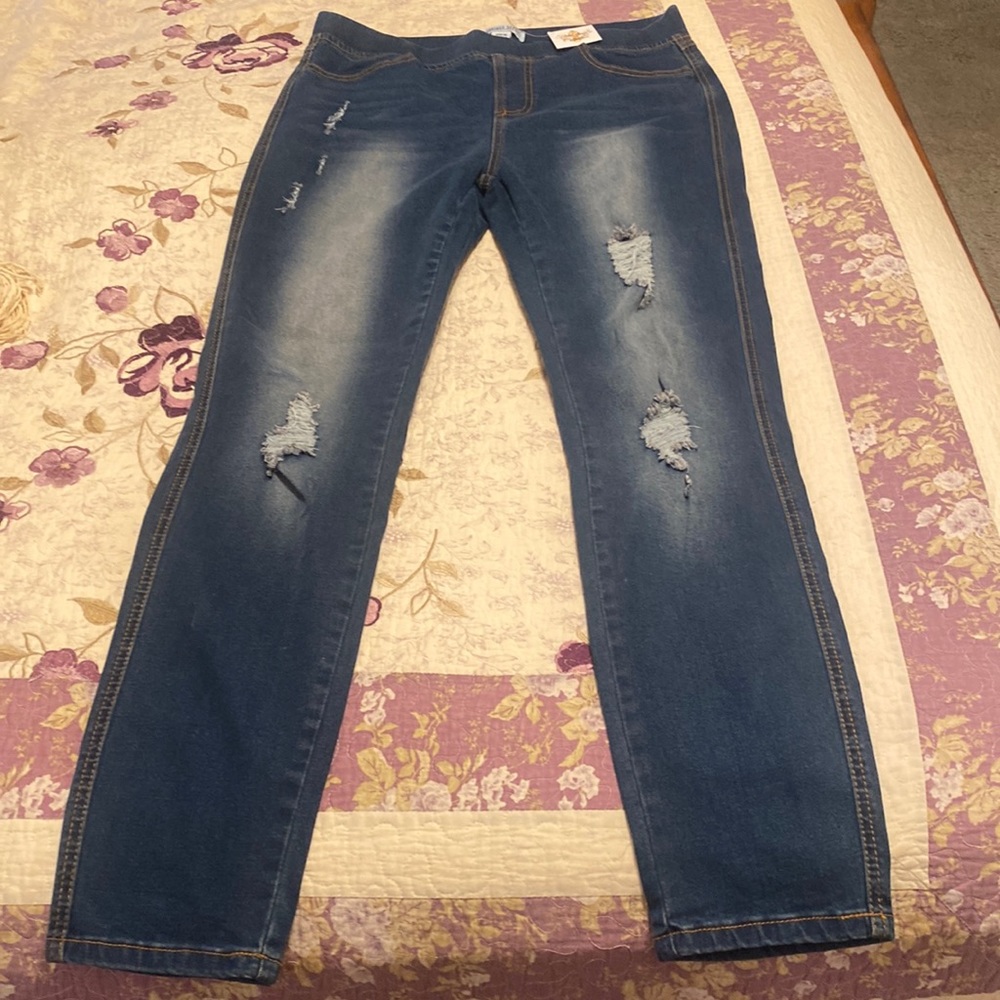 Stretchy jeans with holes